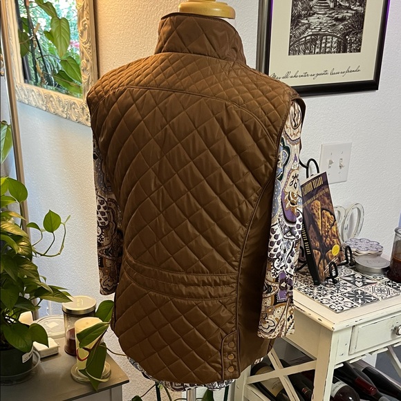 Cavalini Women’sQuilted Brown Vest - Picture 5 of 10